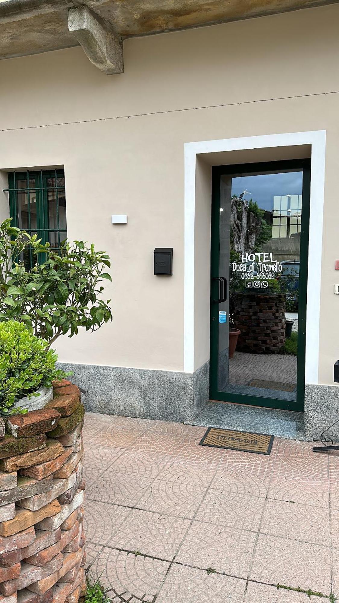 Hotel Duca Di Tromello Exterior photo